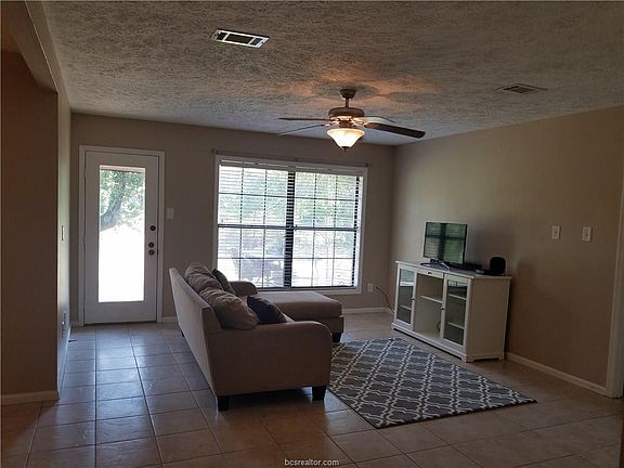 2nd image of 1505 Woodland Dr