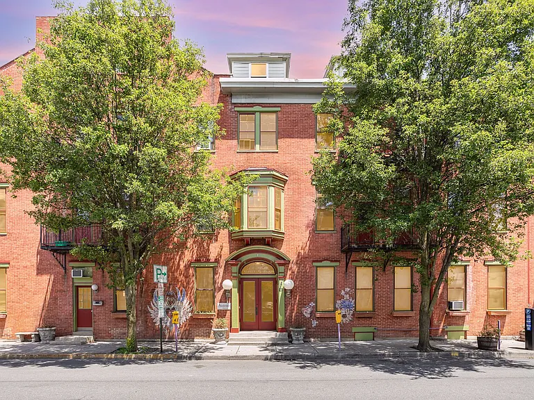 25 W Pomfret St — Photo 5