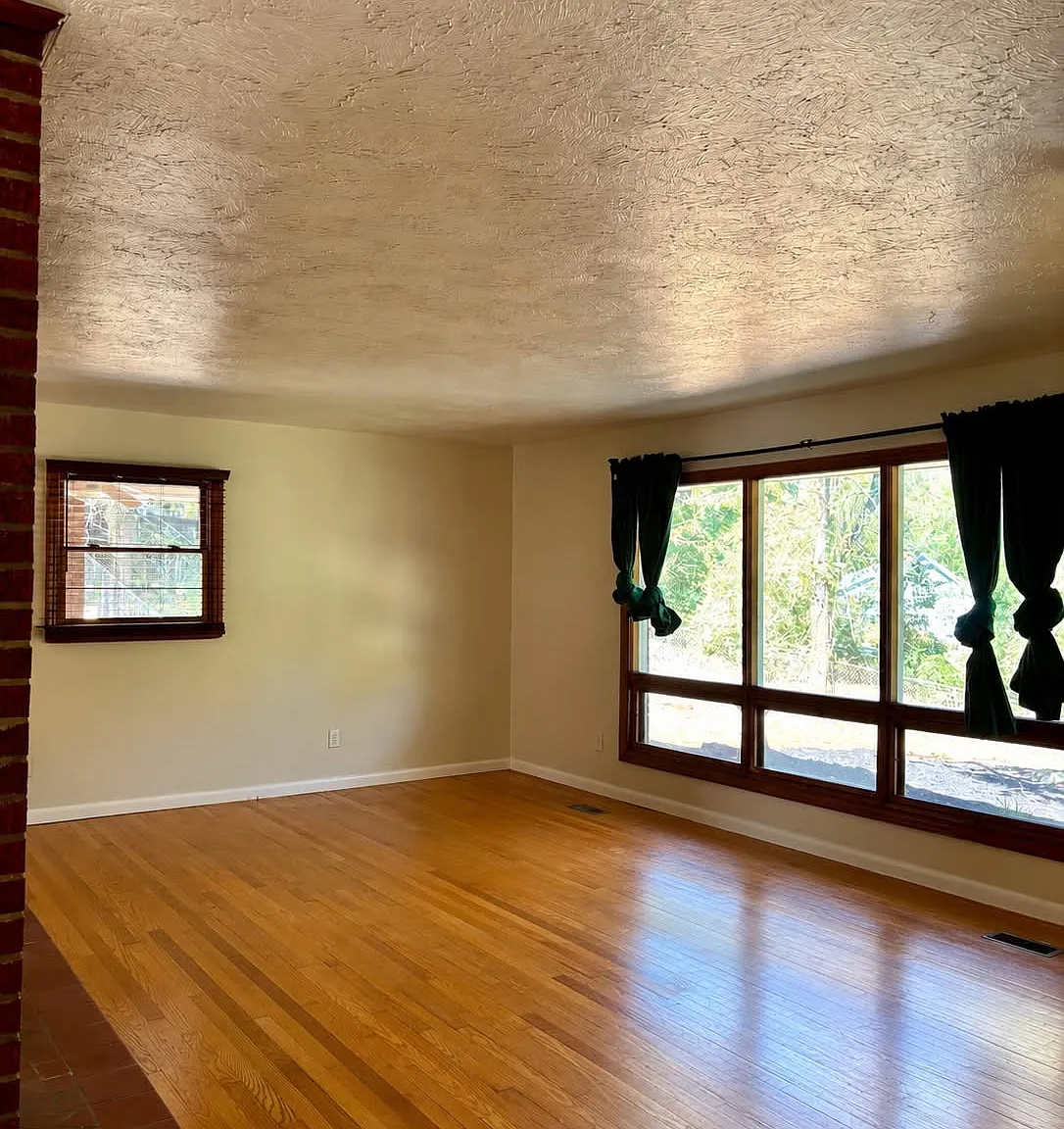 4 bed, 1900 sqft, $3,400 — Photo 3