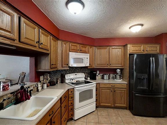 5th image of 4506 Pineville Ln