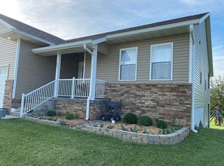211 E Garnet Dr, Republic, MO 65738