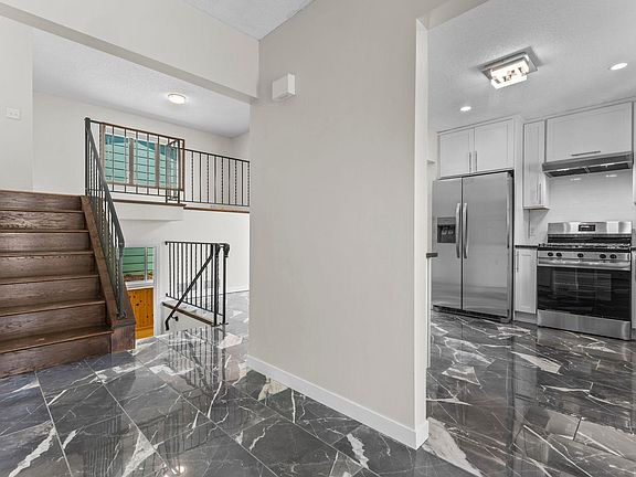 5th image of 403 Pierce St NE
