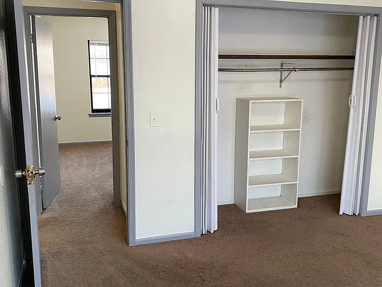 404 W Quantico St — Photo 10