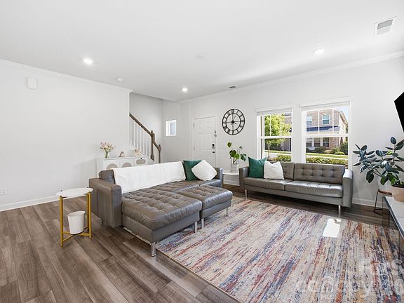 4th image of 1218 Colgher St