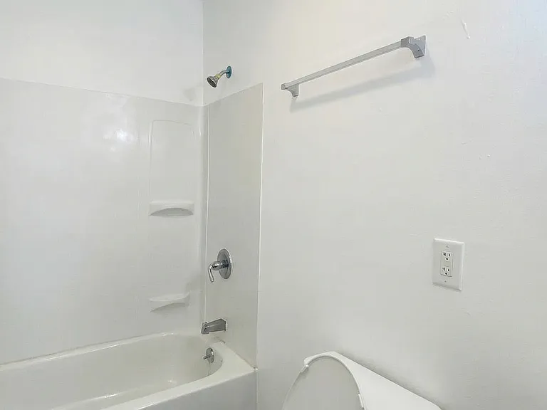 50 Walnut St #6 — Photo 6