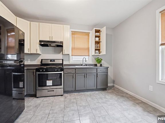 4th image of 647 19th St