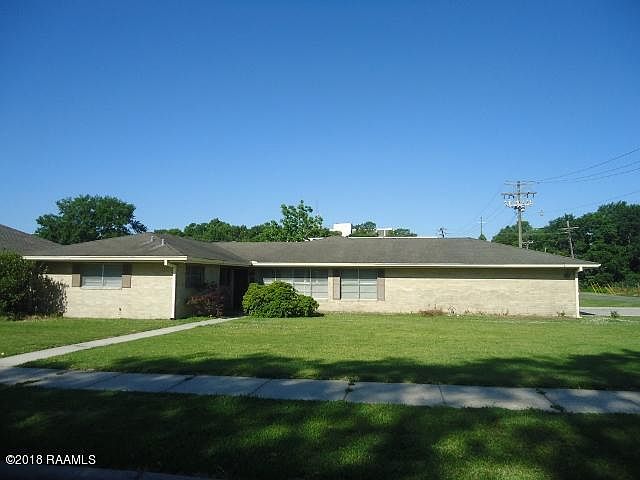 1st image of 100 Oakwood Dr
