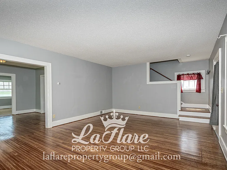613 Locust St — Photo 3
