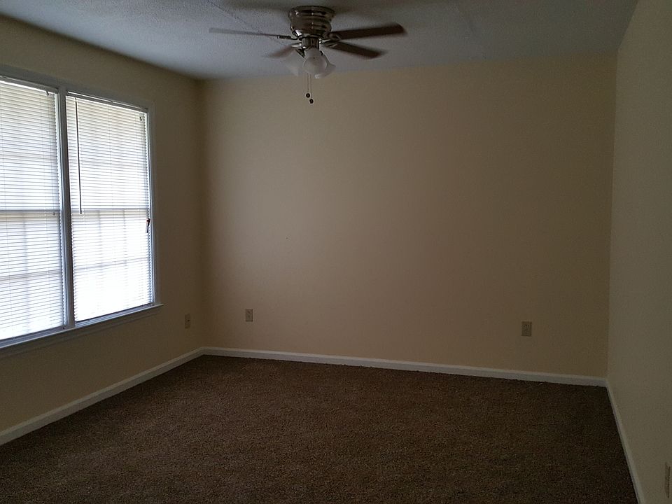 1st image of 103 E Walnut Cir