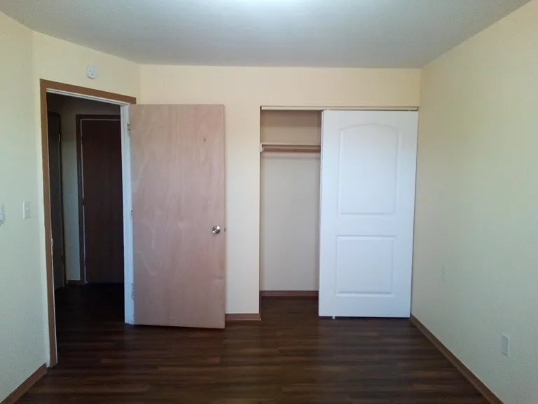 New Eastlawn Apartments — Photo 11