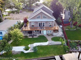 3116 Causeway Dr, Brighton, MI 48114