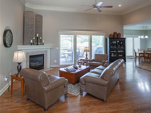 5th image of 708 NE Twin Brook Dr