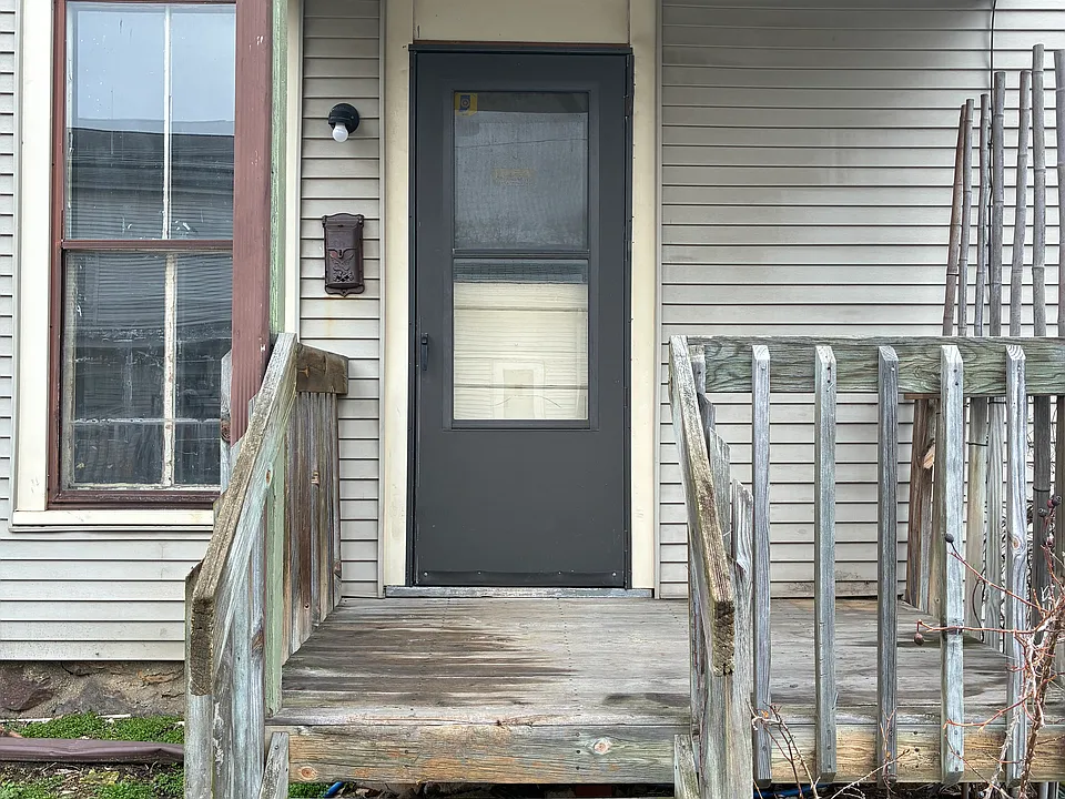 517 Lincolnway E #4D