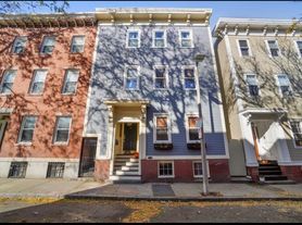 12 Mystic St, Charlestown, MA