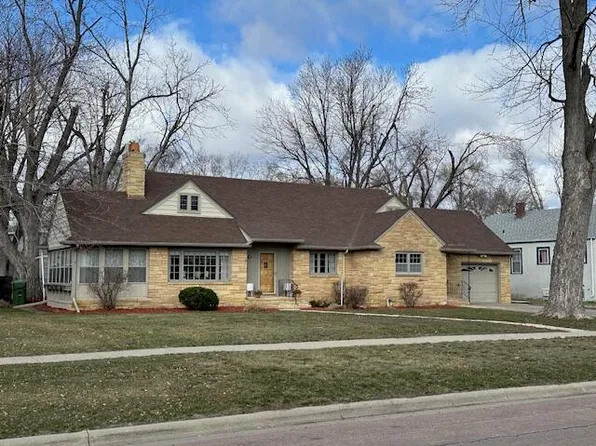 1365 Illinois Ave SW, Huron, SD 57350