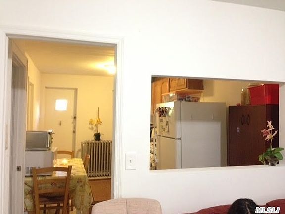 5th image of 601 Bainbridge St #1