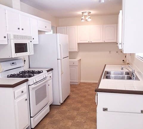 4th image of 3724 Mira Pacific Dr