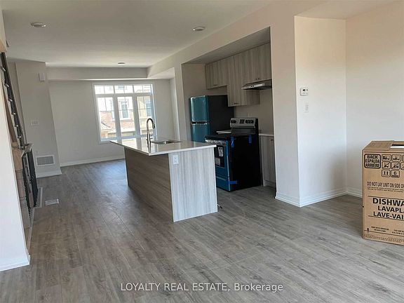 3rd image of 107 Bavin St
