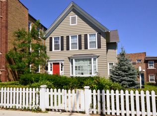 7001 N Ridge Blvd, Chicago, IL 60645