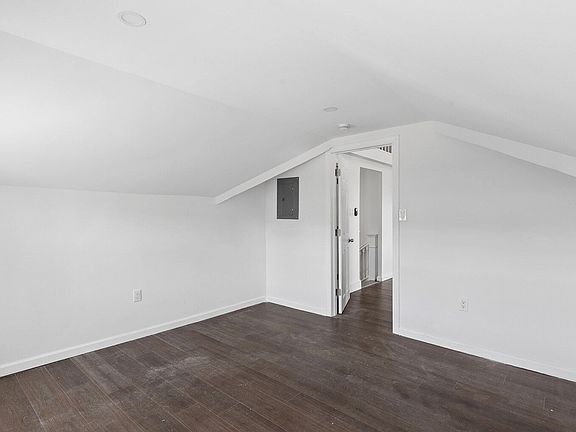 5th image of 4333 Ventnor Ave #5