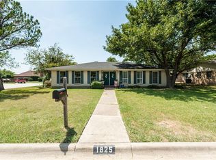 1825 Georgetown Dr, Denton, TX 76201