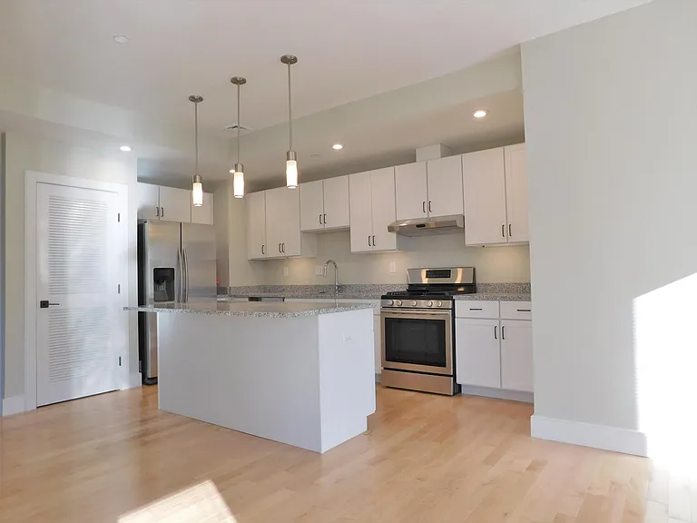 2489 Washington St #2A — Photo 7