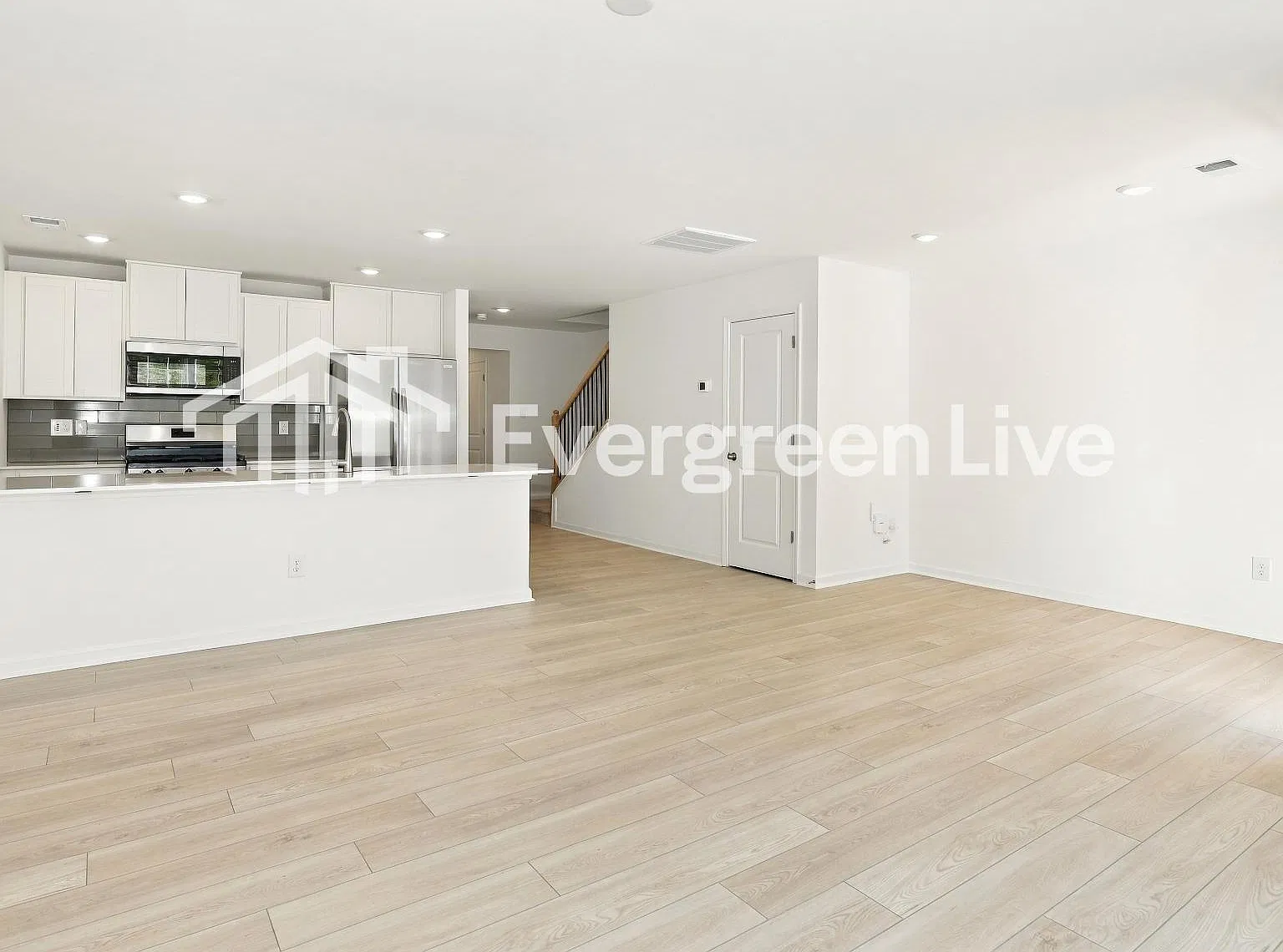 3 bed, 3.0 bath, 1403 sqft, $1,705 — Photo 2
