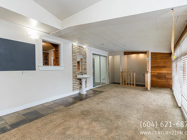 2088 Majestic Cres #UPPER — Photo 13
