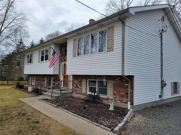 2 W Capalbo Dr, Westerly, RI 02891