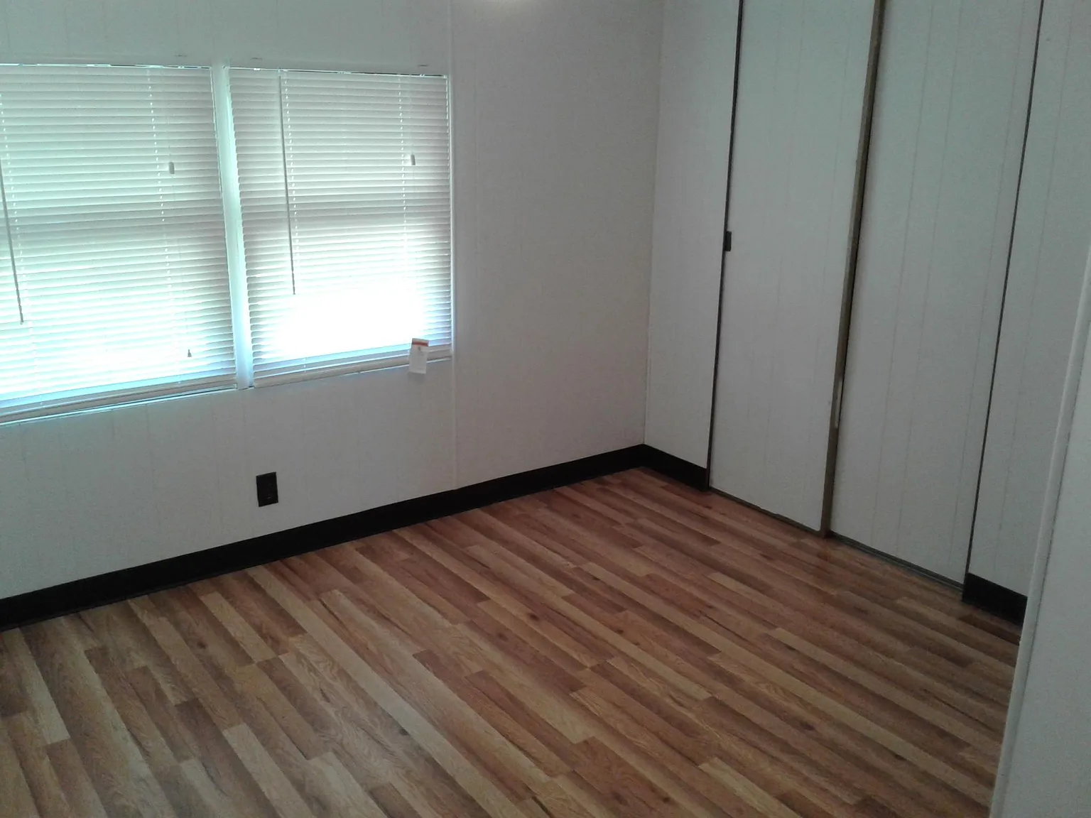 2 bed, 1.5 bath, 896 sqft, $1,045 — Photo 4