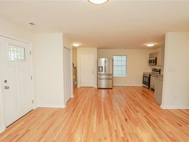 120 Lipscomb St — Photo 8