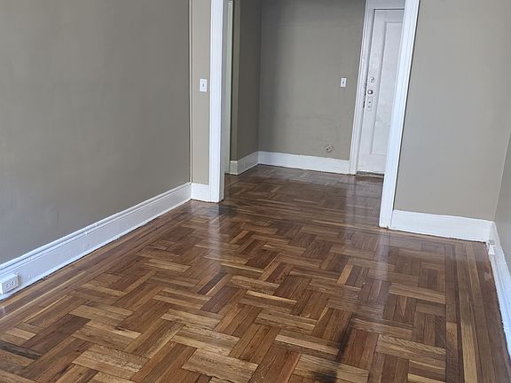 3rd image of 40 Sanford Pl