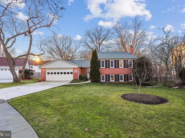 4036 Ellicott St, Alexandria, VA 22304