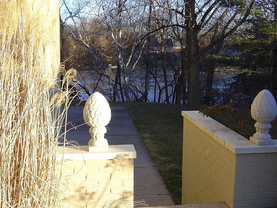 2nd image of 942 Paradise Lake Dr SE
