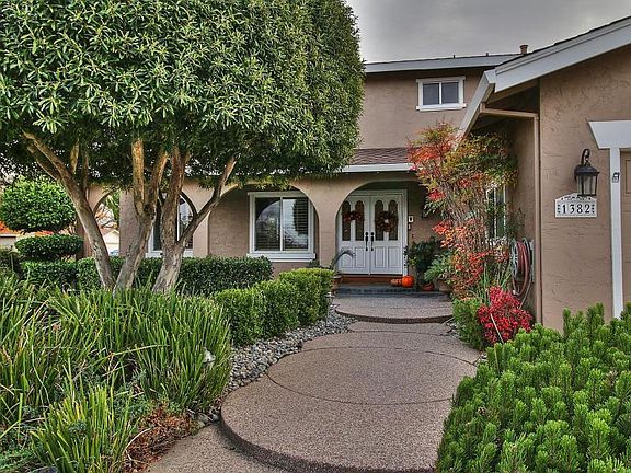 3rd image of 1382 Medallion Dr