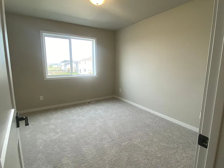2232 Griffin Dr S — Photo 24