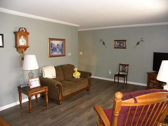 4th image of 680 E North St