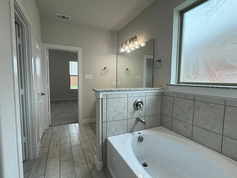831 Rosebud Trl — Photo 14