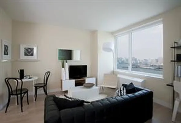 Rented by R New York | media 1