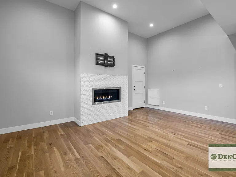 1317 Wolff St — Photo 10