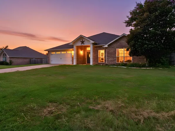 833 Greenwood Cir, Lindale, TX 75771