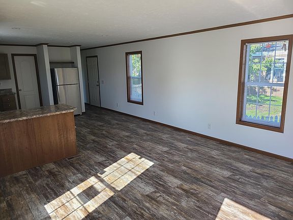 3rd image of 28 Riverview Dr
