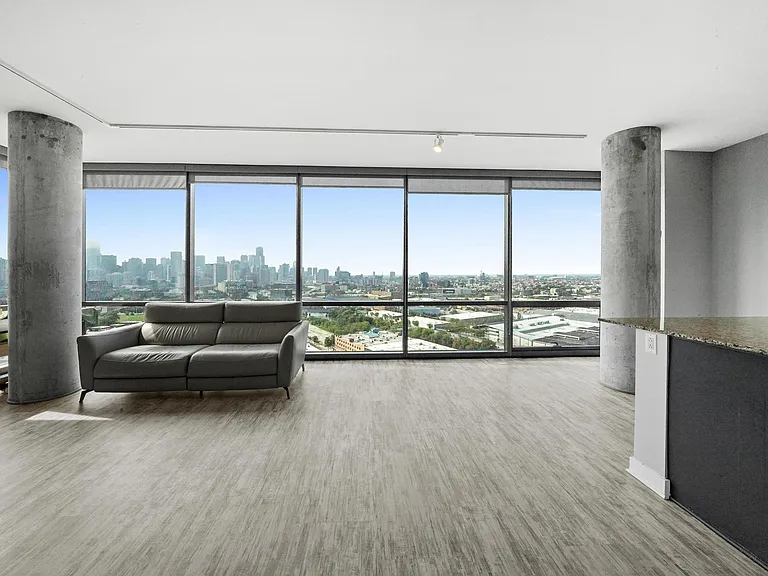 860 W Blackhawk St #2401 — Photo 4
