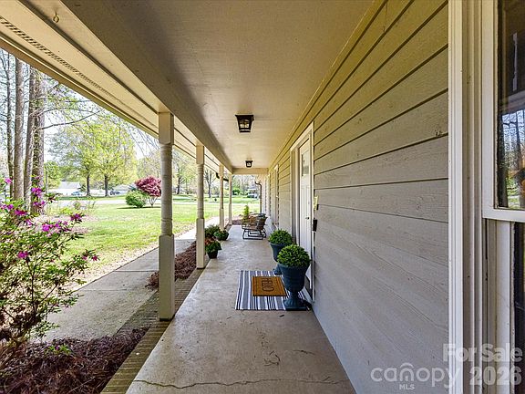 4th image of 142 Scotland Dr