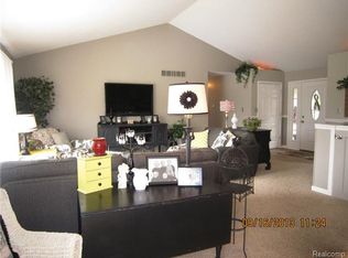 2519 Cheltenham Knl, Howell, MI 48843