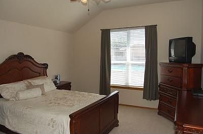 5th image of 704 N Chisholm Trail Way