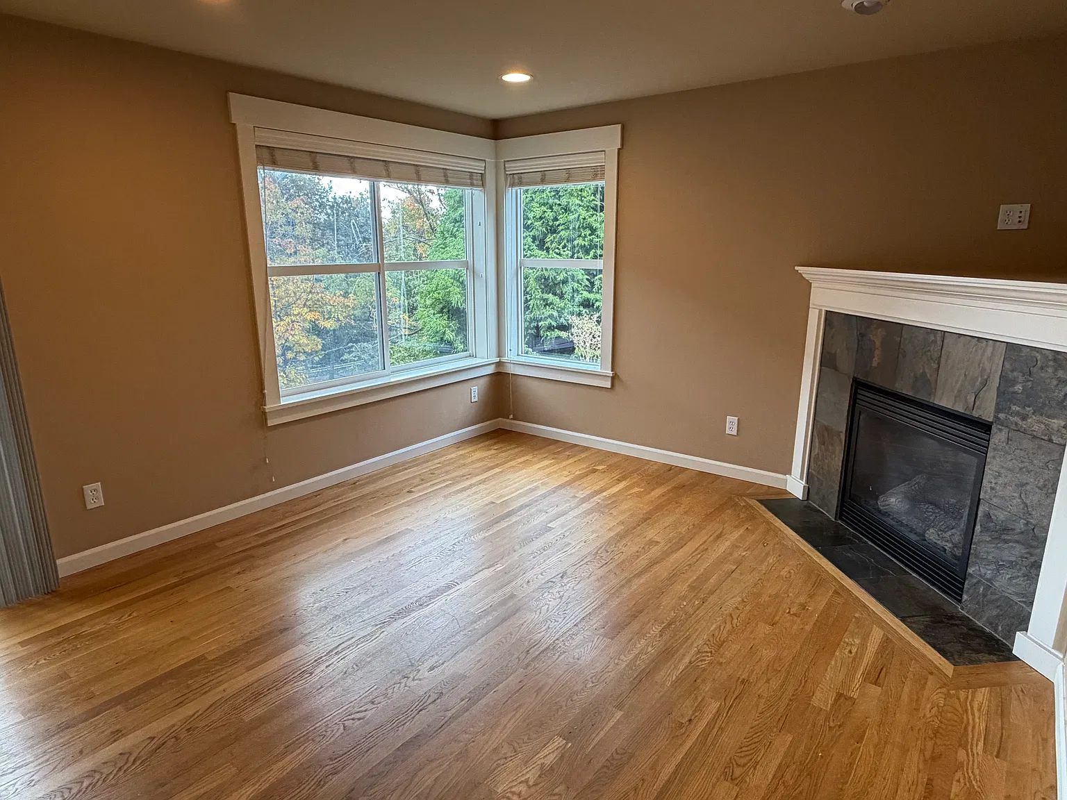 3 bed, 3.5 bath, 1650 sqft, $3,800 — Photo 2