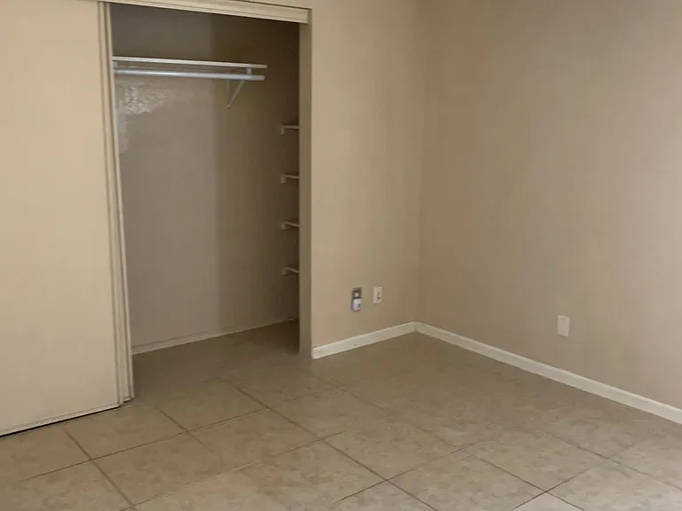 7134 W Becker Ln — Photo 6