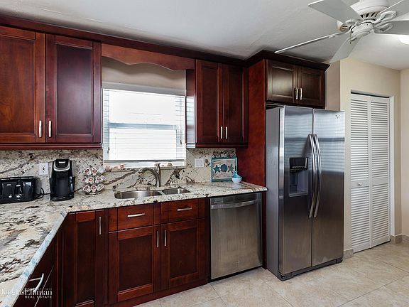 5th image of 1 Harbourside Dr APT 1601