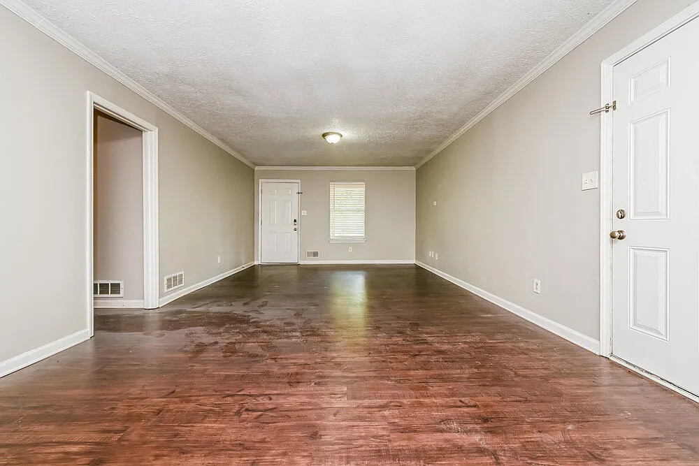 3 bed, 2.0 bath, 1265 sqft, $2,100 — Photo 3
